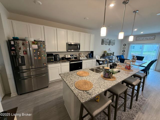 4027 White Pine Ln, La Grange, KY 40031