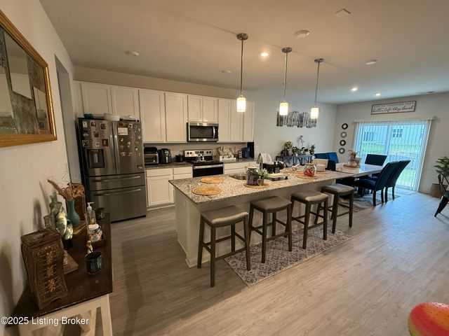 4027 White Pine Ln, La Grange, KY 40031