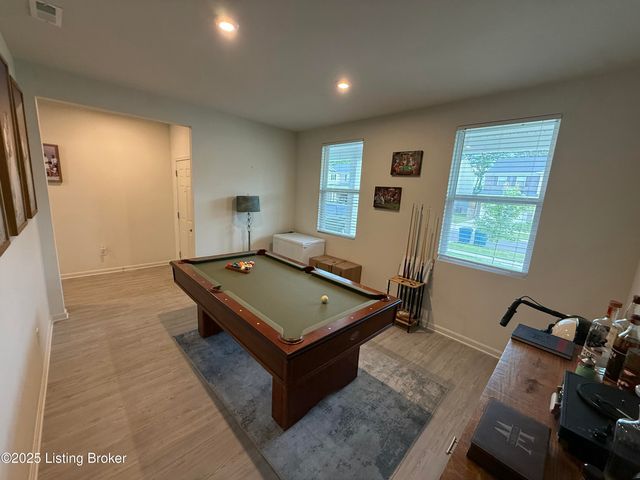 4027 White Pine Ln, La Grange, KY 40031