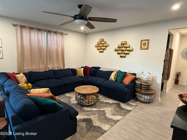 4027 White Pine Ln, La Grange, KY 40031