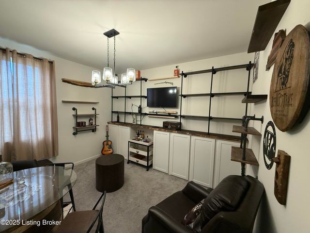 4027 White Pine Ln, La Grange, KY 40031