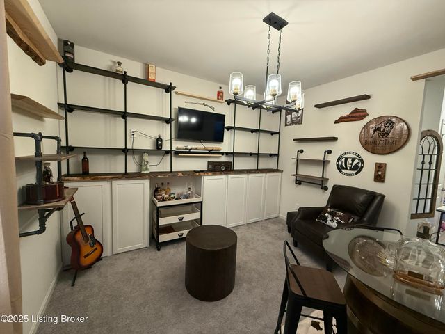 4027 White Pine Ln, La Grange, KY 40031