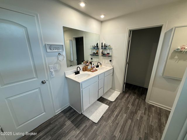 4027 White Pine Ln, La Grange, KY 40031