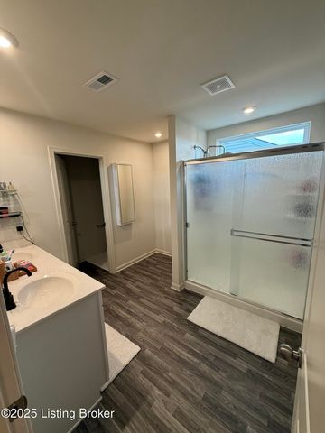 4027 White Pine Ln, La Grange, KY 40031