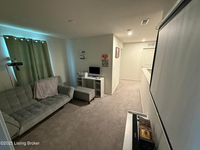 4027 White Pine Ln, La Grange, KY 40031