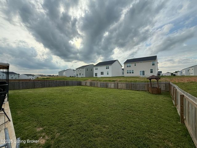 4027 White Pine Ln, La Grange, KY 40031