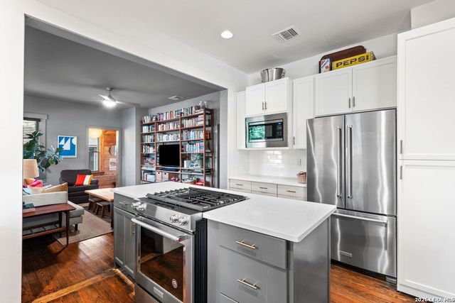 301 QUEEN ANNE CT, San Antonio, TX 78209