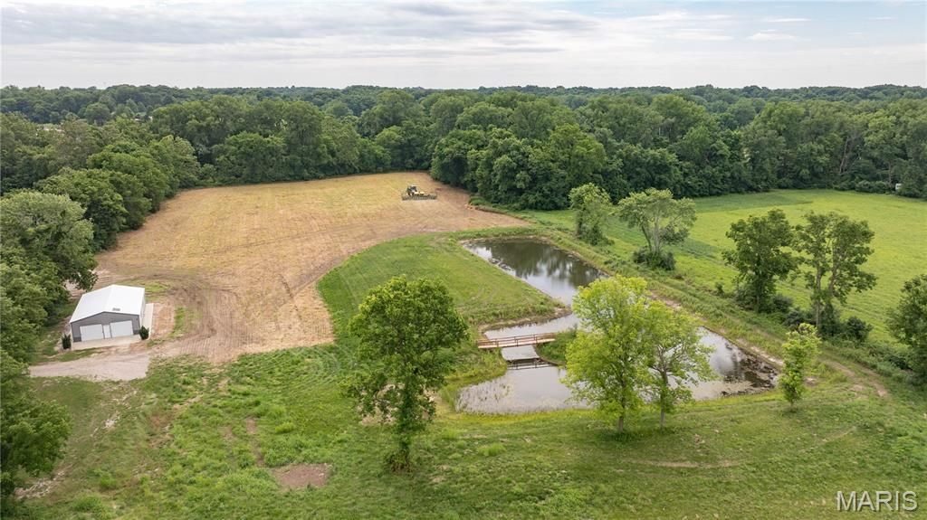 Image 16 of property listing at 0 Seiler Road, Alton, IL 62002