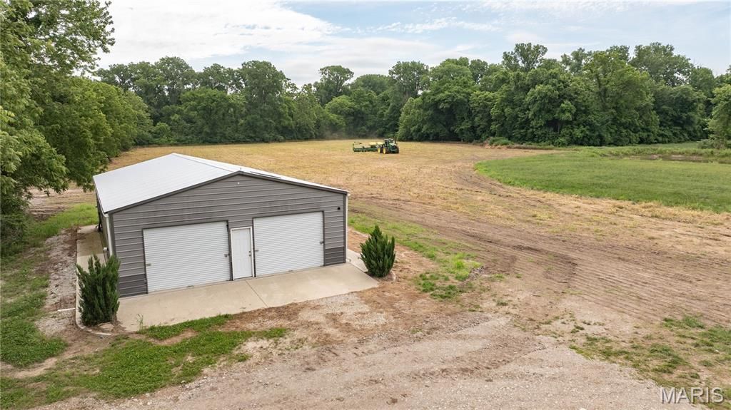 Image 22 of property listing at 0 Seiler Road, Alton, IL 62002