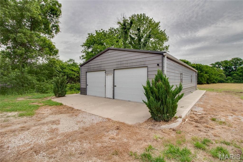 Image 23 of property listing at 0 Seiler Road, Alton, IL 62002