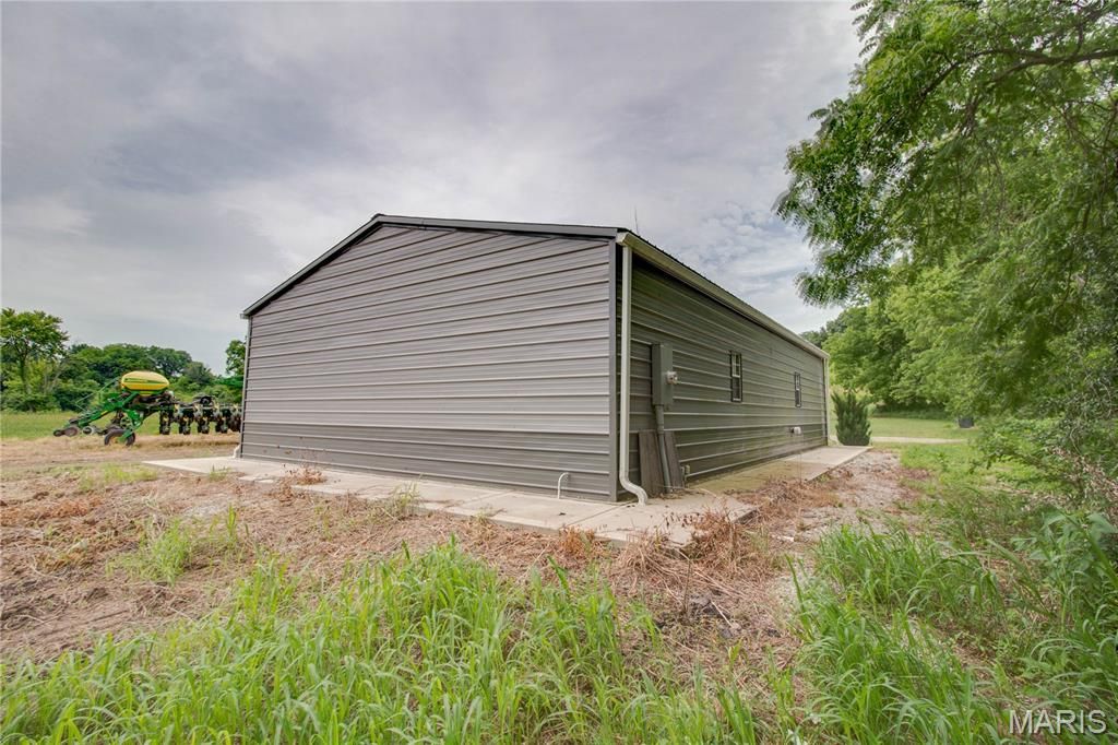 Image 25 of property listing at 0 Seiler Road, Alton, IL 62002