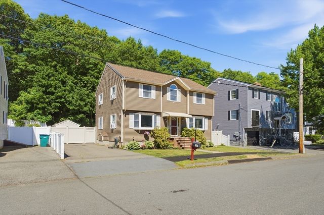 137 Maplewood Rd, Lynn, MA 01904