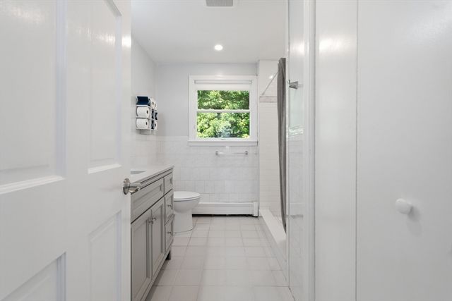 137 Maplewood Rd, Lynn, MA 01904