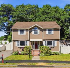 137 Maplewood Rd, Lynn, MA 01904