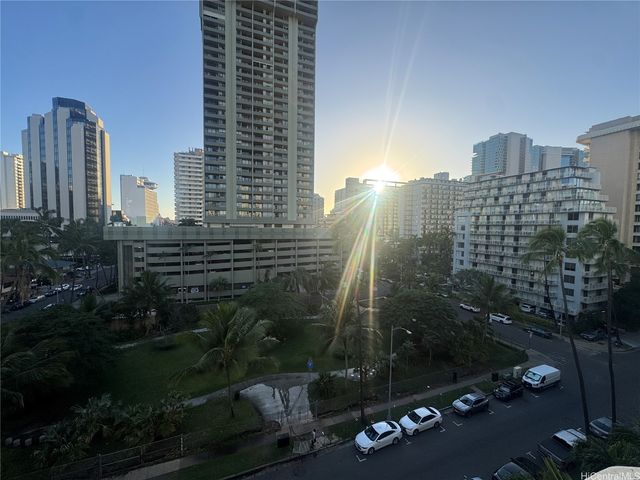 440 Seaside Avenue 708, Honolulu, HI 96815