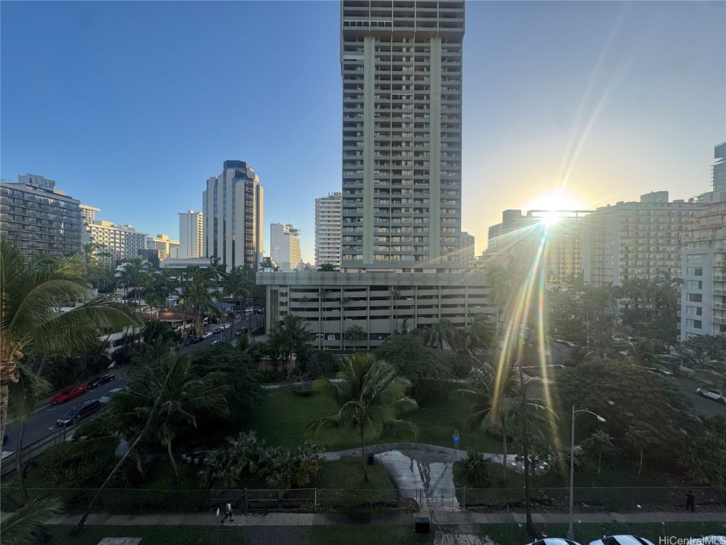 440 Seaside Avenue 708, Honolulu, HI 96815