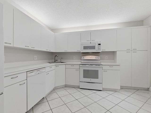 5265 Brisata Circle P, Boynton Beach, FL 33437