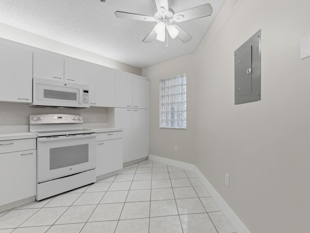 5265 Brisata Circle P, Boynton Beach, FL 33437