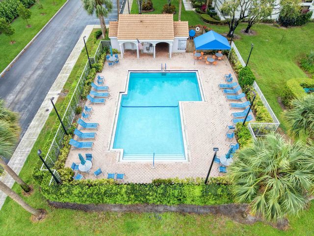 5265 Brisata Circle P, Boynton Beach, FL 33437