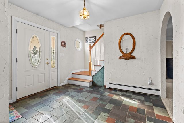 16 Katy Lane, Norwalk, CT 06851