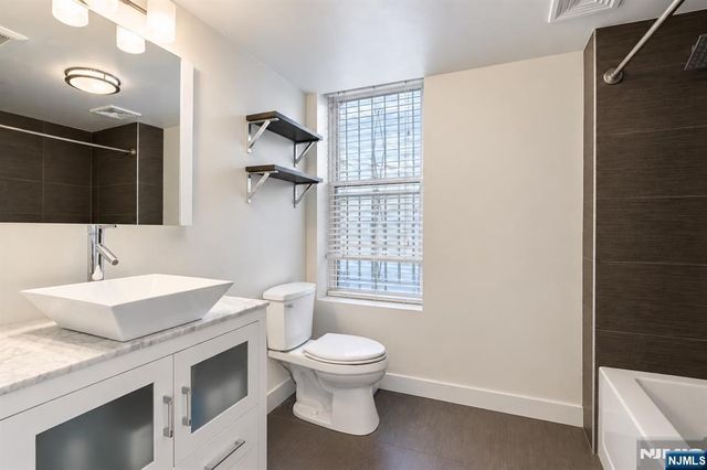 941 Boulevard 3C, Weehawken, NJ 07086