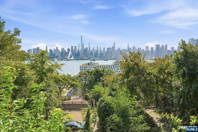 941 Boulevard 3C, Weehawken, NJ 07086