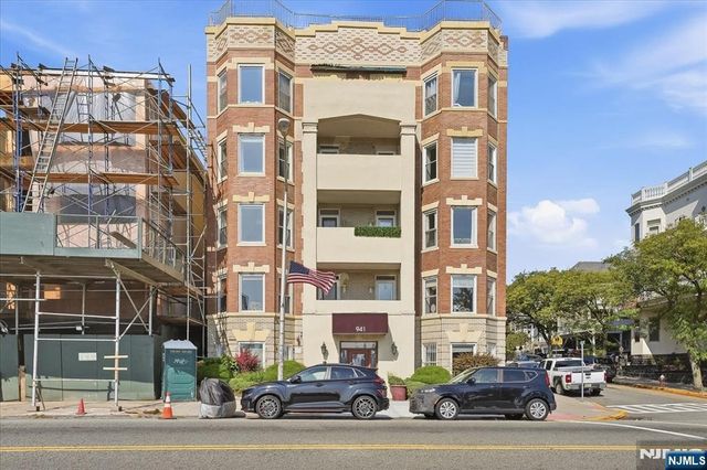 941 Boulevard 3C, Weehawken, NJ 07086