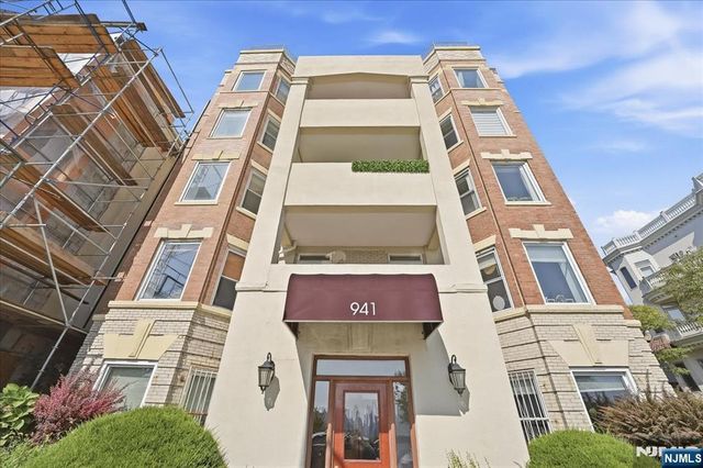 941 Boulevard 3C, Weehawken, NJ 07086