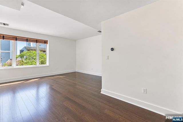 941 Boulevard 3C, Weehawken, NJ 07086