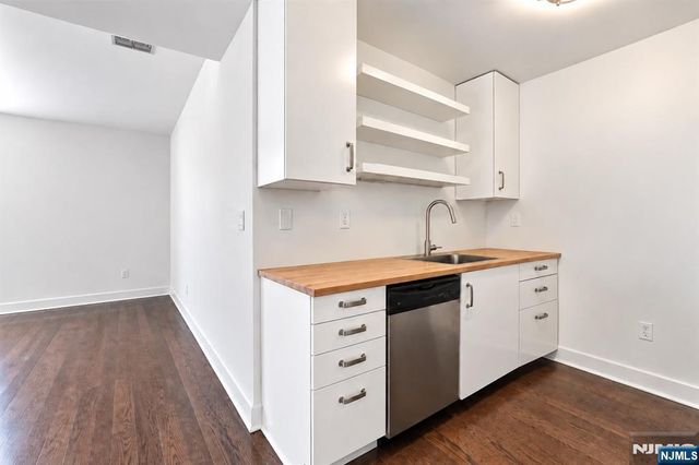 941 Boulevard 3C, Weehawken, NJ 07086