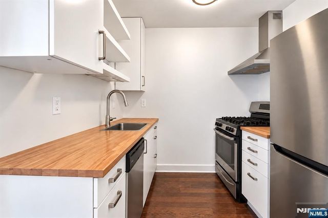 941 Boulevard 3C, Weehawken, NJ 07086