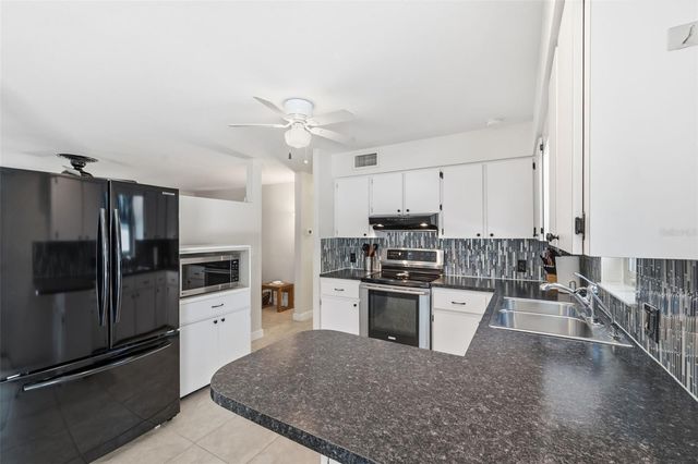 5915 46TH AVENUE N, Kenneth City, FL 33709