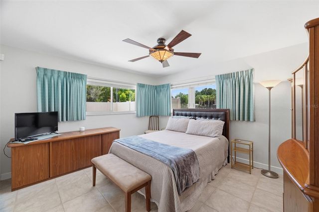 5915 46TH AVENUE N, Kenneth City, FL 33709