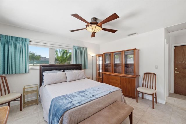5915 46TH AVENUE N, Kenneth City, FL 33709