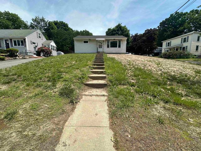 695 Calef Road, Manchester, NH 03103