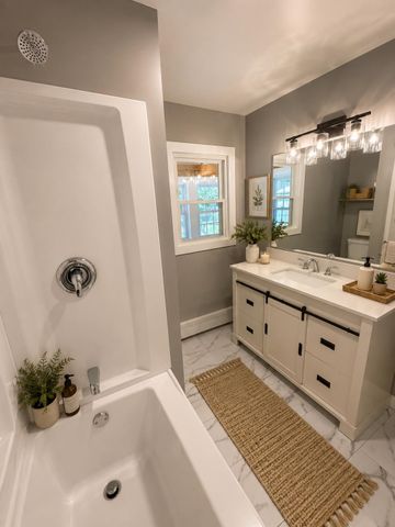 695 Calef Road, Manchester, NH 03103