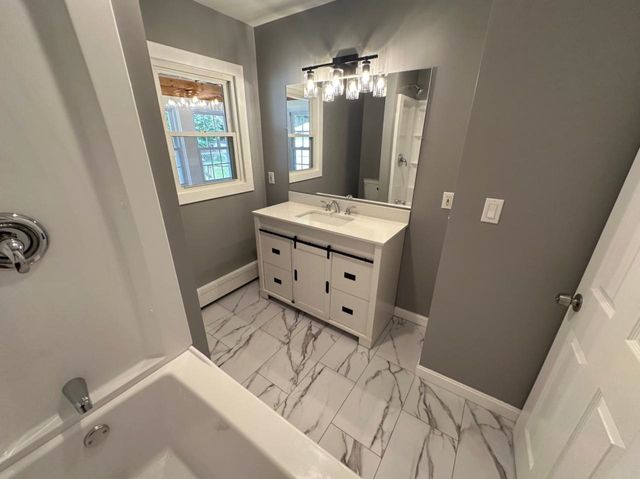 695 Calef Road, Manchester, NH 03103