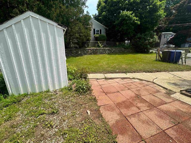 695 Calef Road, Manchester, NH 03103