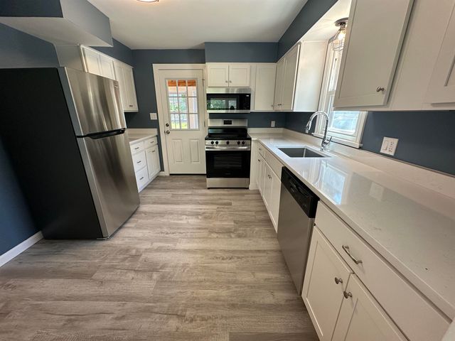 695 Calef Road, Manchester, NH 03103