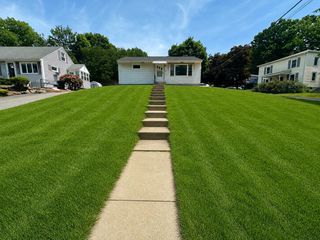 695 Calef Road, Manchester, NH 03103