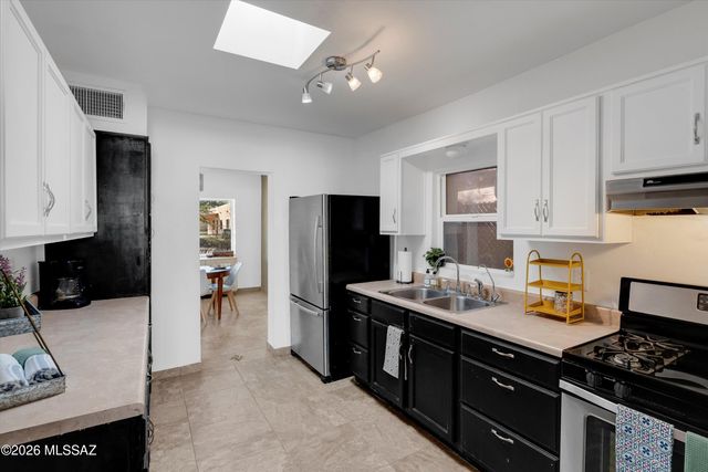 1112 W Huron Street, Tucson, AZ 85745