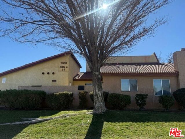 1700 E Avenue Q14 3, Palmdale, CA 93550