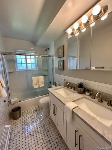 9 Williams Boulevard 21-1D, Lake Grove, NY 11755