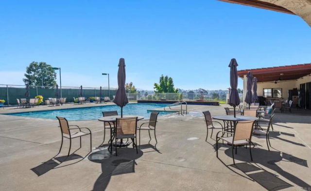 647 Via Costa Rica, Vista, CA 92081