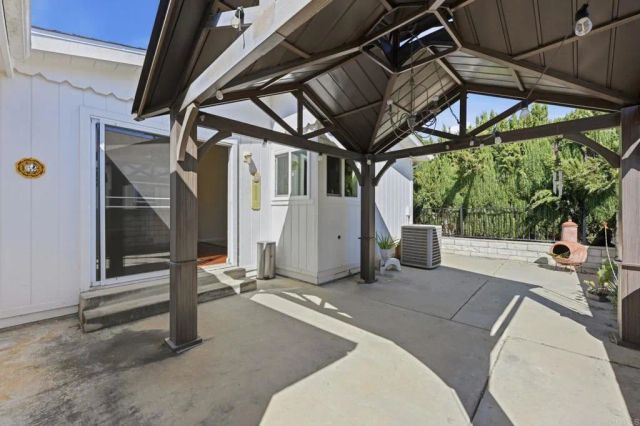 647 Via Costa Rica, Vista, CA 92081
