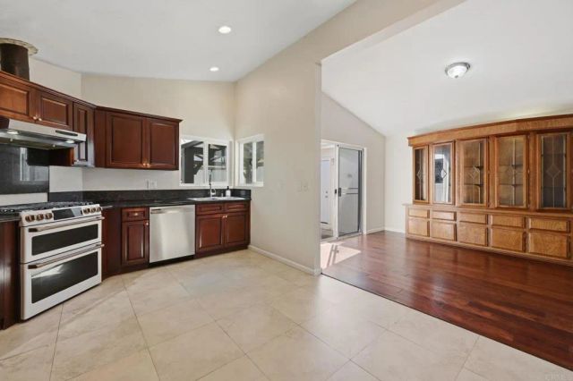 647 Via Costa Rica, Vista, CA 92081