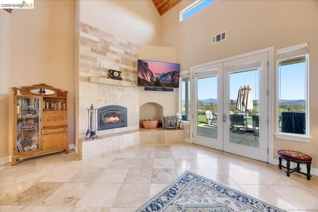 14814 Twist RD, Jamestown, CA 95327