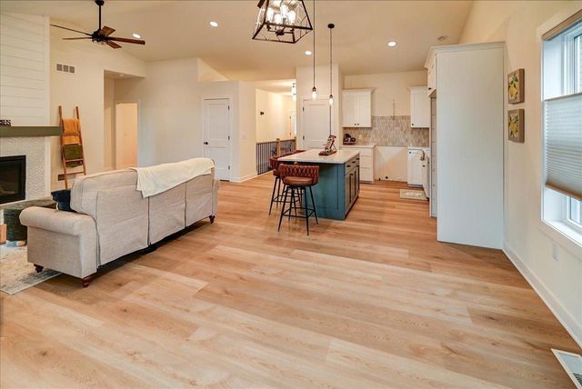 4121 Fox Forest Way, Deforest, WI 53532