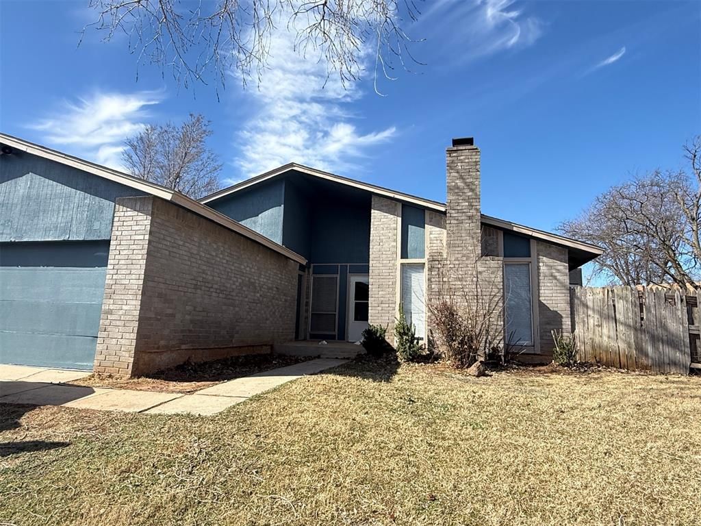 Image 1 of property listing at 405 Norton Circle, Yukon, OK 73099