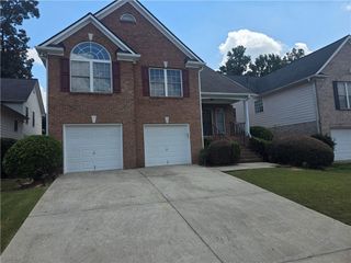 4550 Parkview Walk Drive, Lilburn, GA 30047